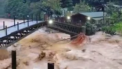 Artvin’de meydana gelen sel felaketinde dereler taştı, heyelan meydana geldi.