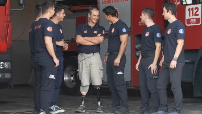 İzmir Büyükşehir Belediyesi İtfaiye Dairesi Başkanlığı bünyesinde görevli Mümtaz Zarplı,