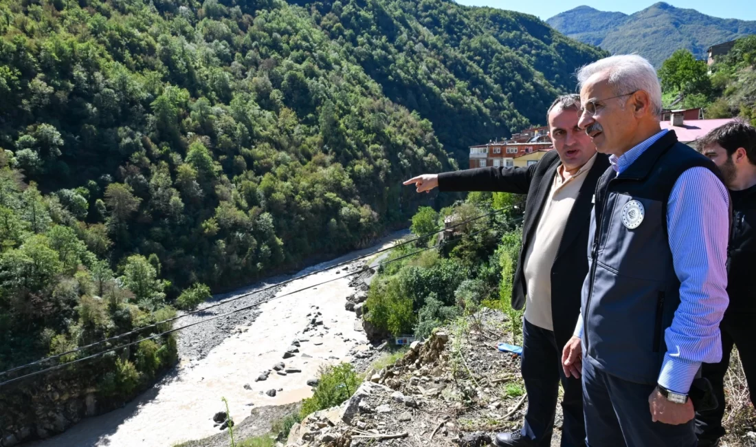 Ulaştırma ve Altyapı Bakanı Abdulkadir Uraloğlu, Artvin’in Borçka ilçesinde sel