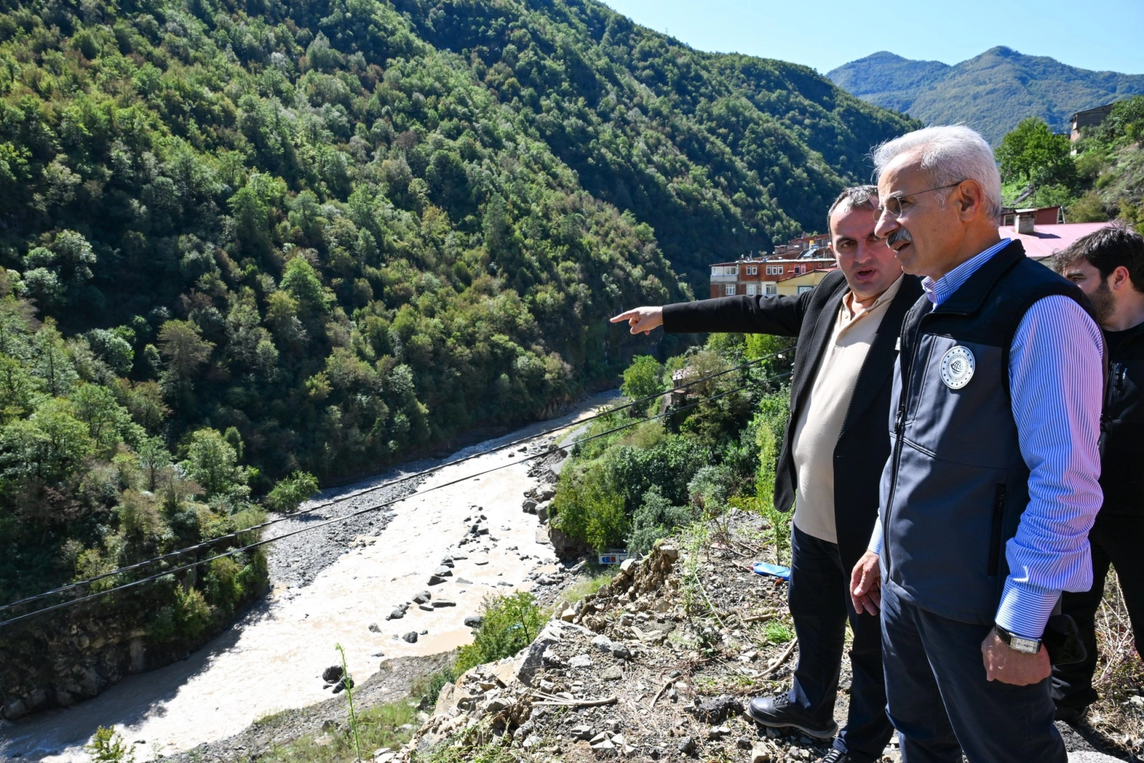 Ulaştırma ve Altyapı Bakanı Abdulkadir Uraloğlu, Artvin’in Borçka ilçesinde sel