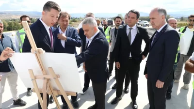 Bursa-Ankara karayolu üzerinde yapımı devam eden Ağaç İşleri Sanayi Kavşağında