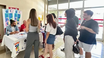 İzmir Büyükşehir Belediyesi bünyesinde faaliyet gösteren Genç İzmir ekipleri “Kampüsteyiz”