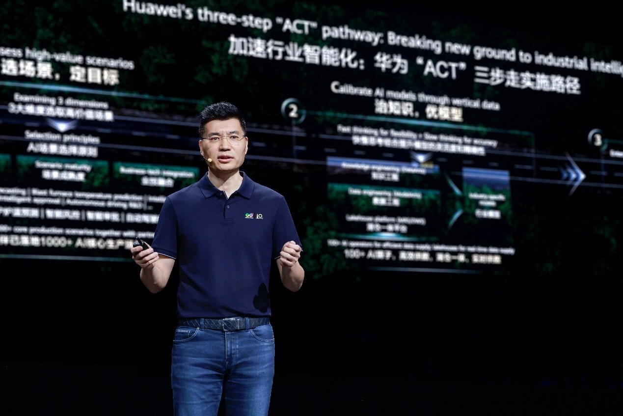 Huawei’nin Kıdemli Başkan Yardımcısı ve Kurumsal Satış Başkanı Leo Chen,