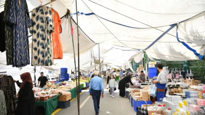 Beylikdüzü Belediyesi, Yakuplu Mahallesi’nde kurulan semt pazarını yeni adresine taşıdı.