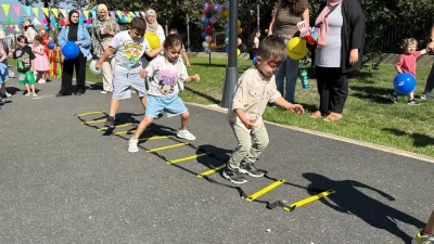 Kocaeli Çayırova Belediyesi’nin çocuk kulüplerinde eğitim alan Çayırovalı minikler ve