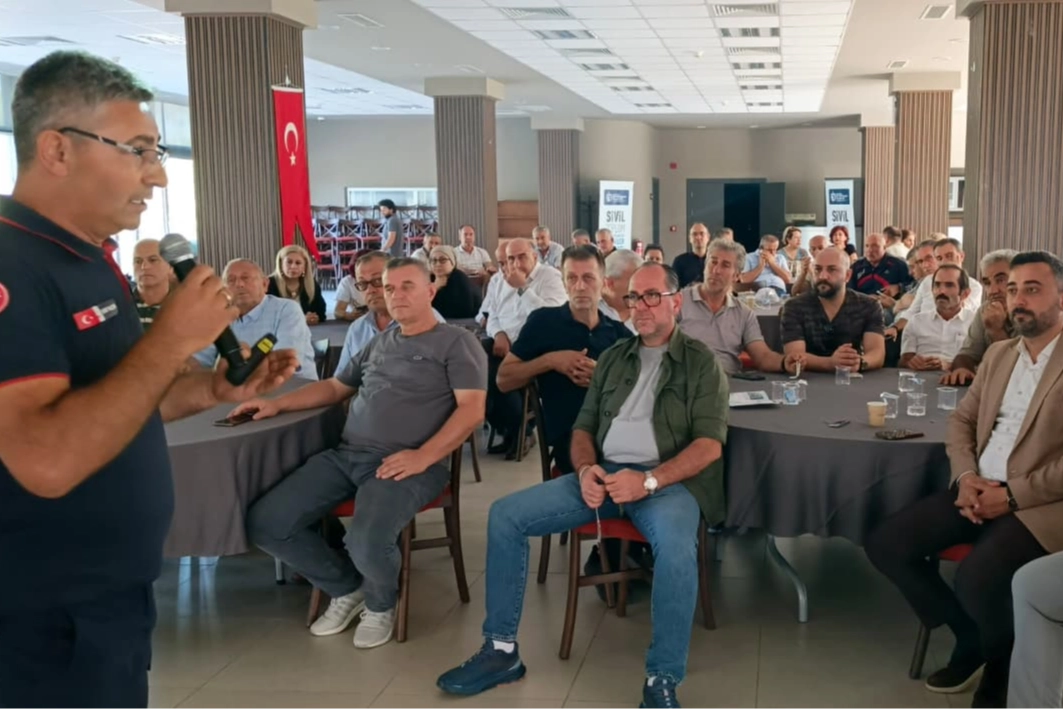 Kocaeli Büyükşehir Belediyesi, muhtarlara yönelik eğitim programlarını sürdürüyor. Bu kapsamda