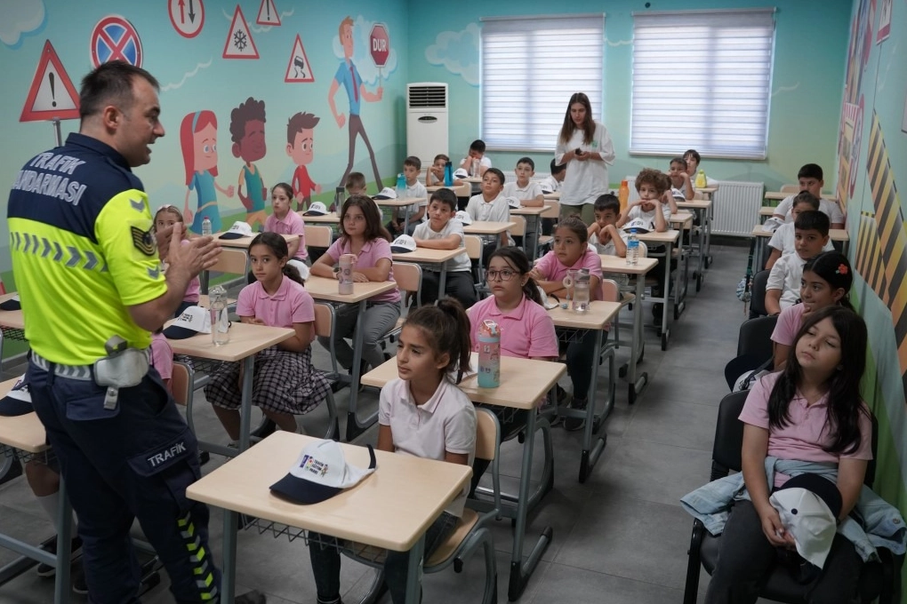 Kocaeli Büyükşehir Belediyesi’nin çocuklara trafik bilinci kazandırmayı amaçladığı Trafik Eğitim