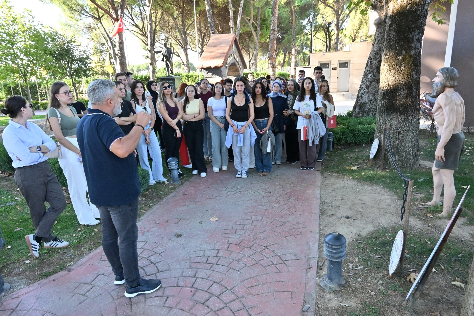 Manisa Büyükşehir Belediyesi, üniversite eğitimi için Manisa’ya yeni gelen öğrencilere