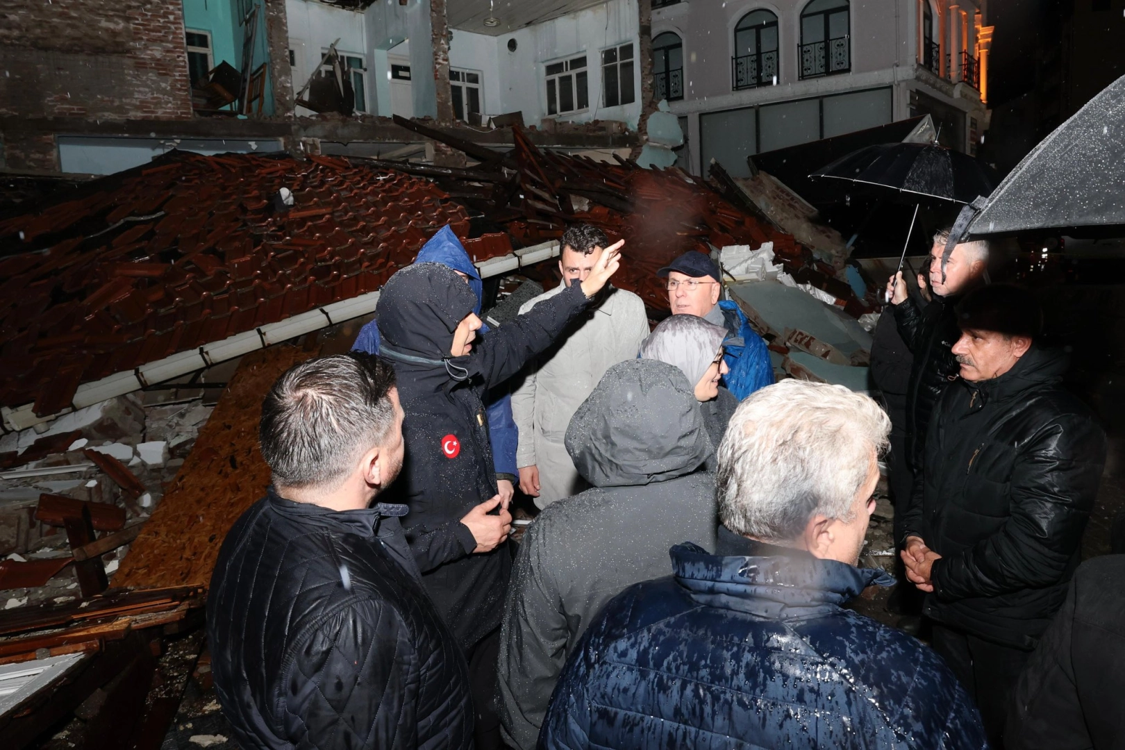 Balıkesir’in Sındırgı ilçesi’nde dün gece yaşanan 6,1 büyüklüğündeki depremin ardından,