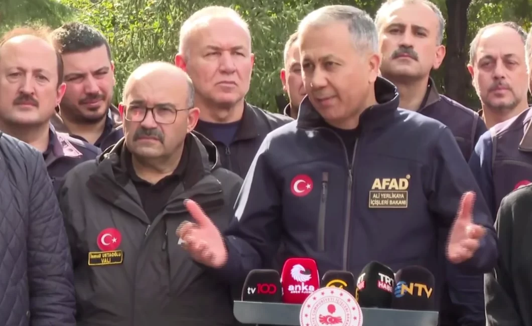 Balıkesir’in Sındırgı ilçesindeki 6,1 büyüklüğündeki deprem sonrası bölgeye giden İçişleri