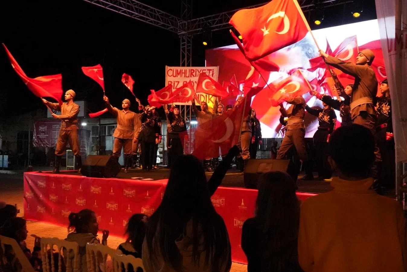 Cumhuriyet Bayramı, kentin dört bir yanında büyük bir coşkuyla kutlanmaya