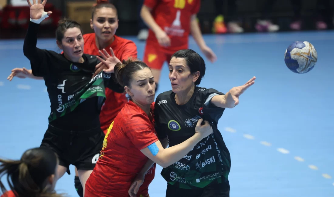 Kadınlar Hentbol Süper Ligi’nde mücadele eden ve liderlik koltuğunda oturan