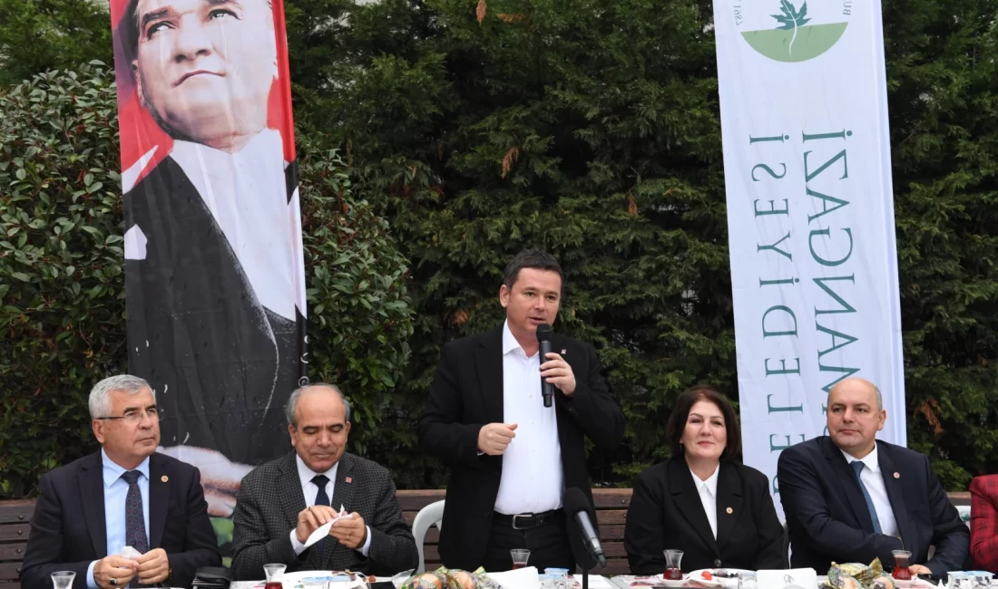 Bursa Osmangazi’de Başkan Aydın 1,5 yılda 35 mahalleyle buluştu Bursa’nın Osmangazi ilçesinde 136 mahalleye en güzel hizmeti götürmek için