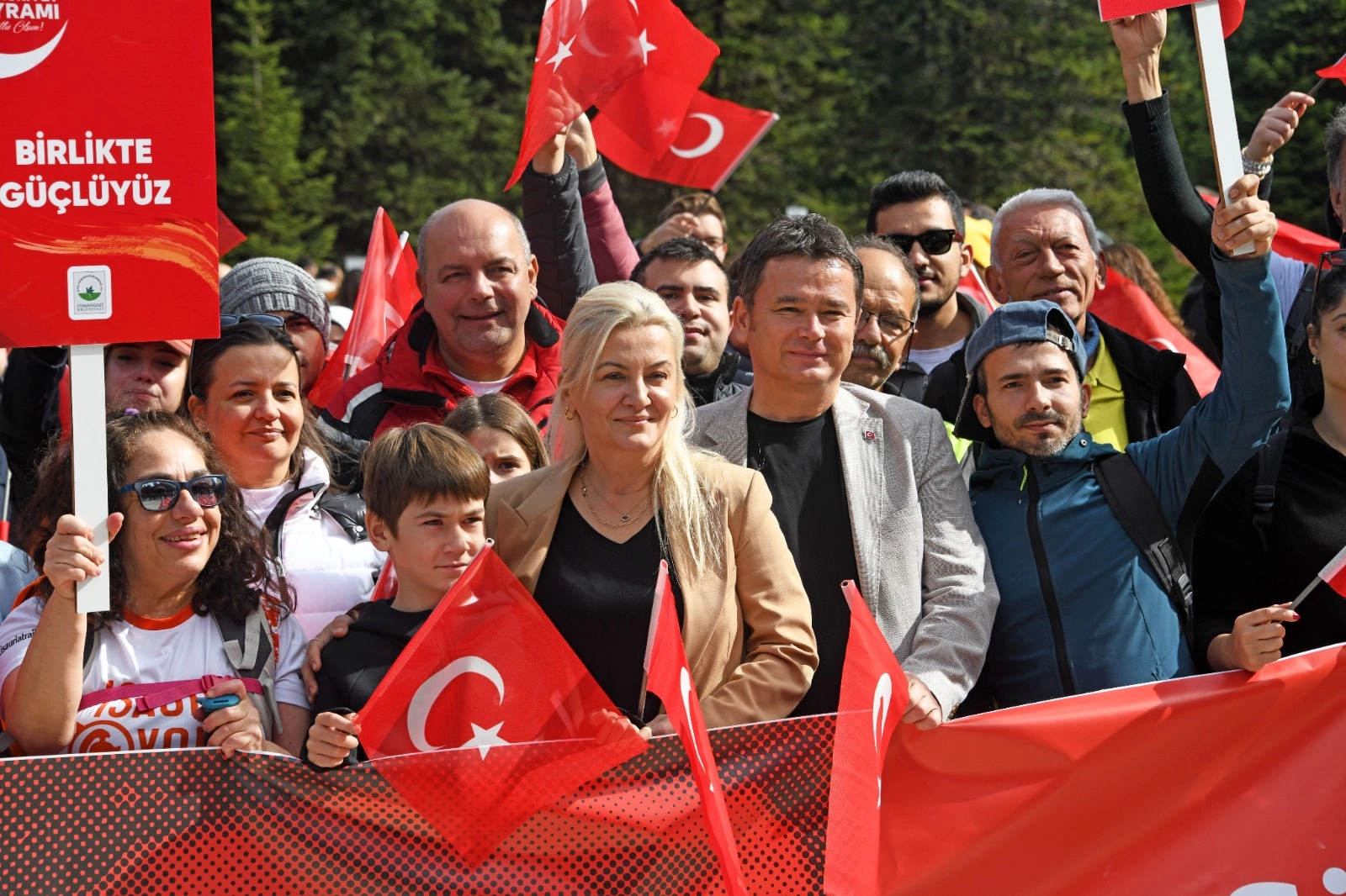 Burs’da Osmangazi Belediyesi, Türkiye Cumhuriyeti’nin 102’inci kuruluş yıldönümü etkinlikleri kapsamında