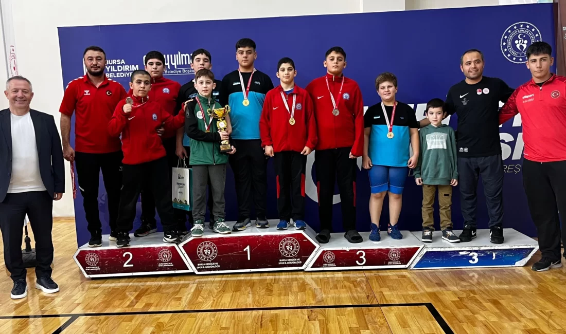 Bursa Yıldırım Belediyesi, 29 Ekim Cumhuriyet Bayramı coşkusunu sporla buluşturdu.