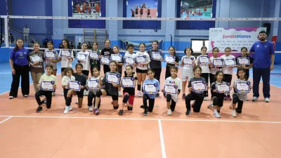 Bursa Büyükşehir Belediyesi tarafından düzenlenen Kış Spor Okulları sayesinde çocuklar,