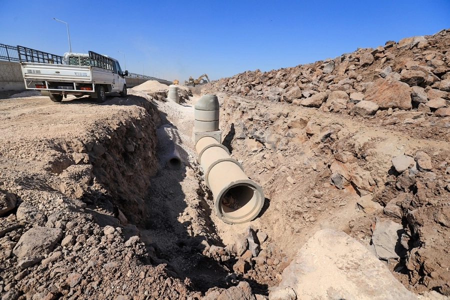 DİSKİ, Şehir Hastanesinin altyapı ağını inşa ediyor Diyarbakır Büyükşehir Belediyesi DİSKİ Genel Müdürlüğü, Kayapınar ilçesinde yapımı süren
