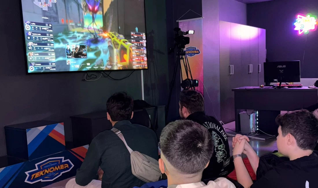 Espor tutkunları Keçiören’de final heyecanı yaşadı Ankara Keçiören Belediyesi, gençlere ve teknolojiye verdiği önemi bir kez