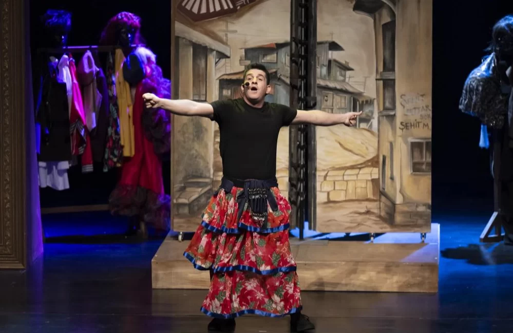 Mersin Büyükşehir Belediyesi Şehir Tiyatrosu, geçtiğimiz sezon prömiyerini yaptığı ‘Eyvah