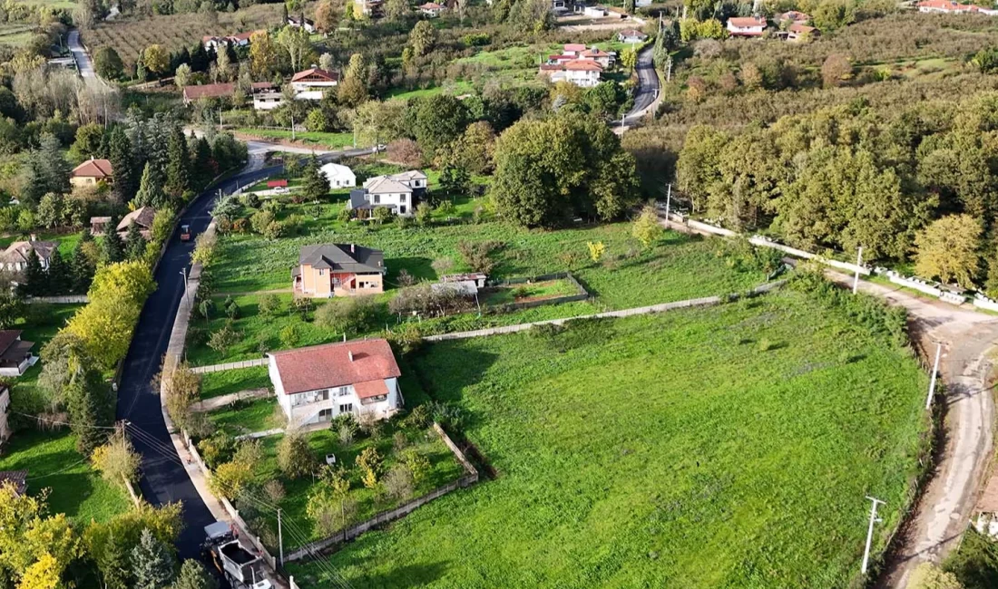 Sakarya Büyükşehir Belediyesi, şehir genelinde sürdürdüğü asfalt çalışmalarına bir yeni