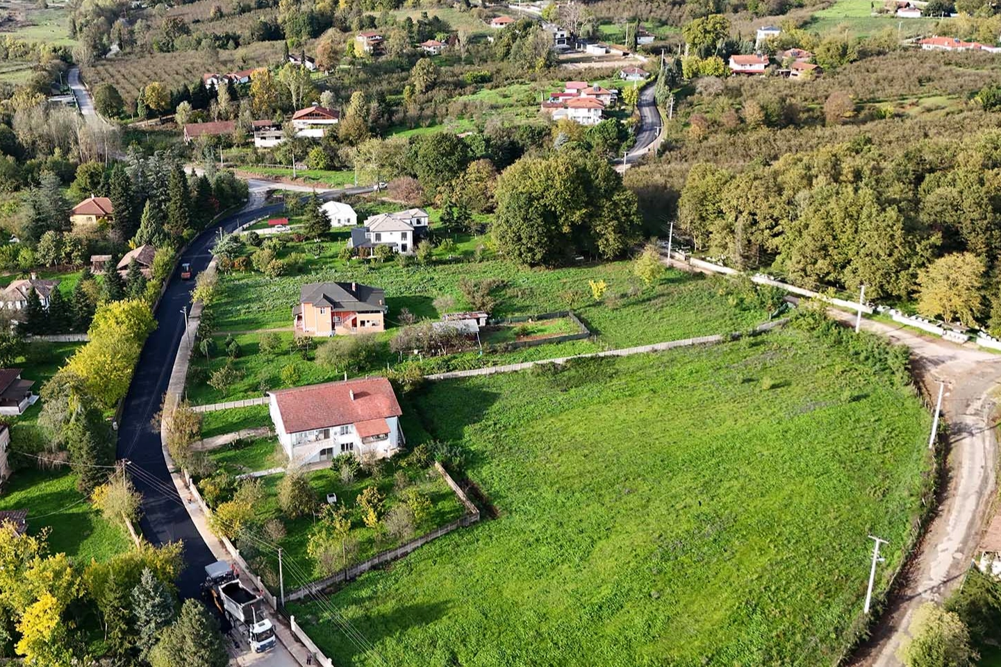 Sakarya Büyükşehir Belediyesi, şehir genelinde sürdürdüğü asfalt çalışmalarına bir yeni