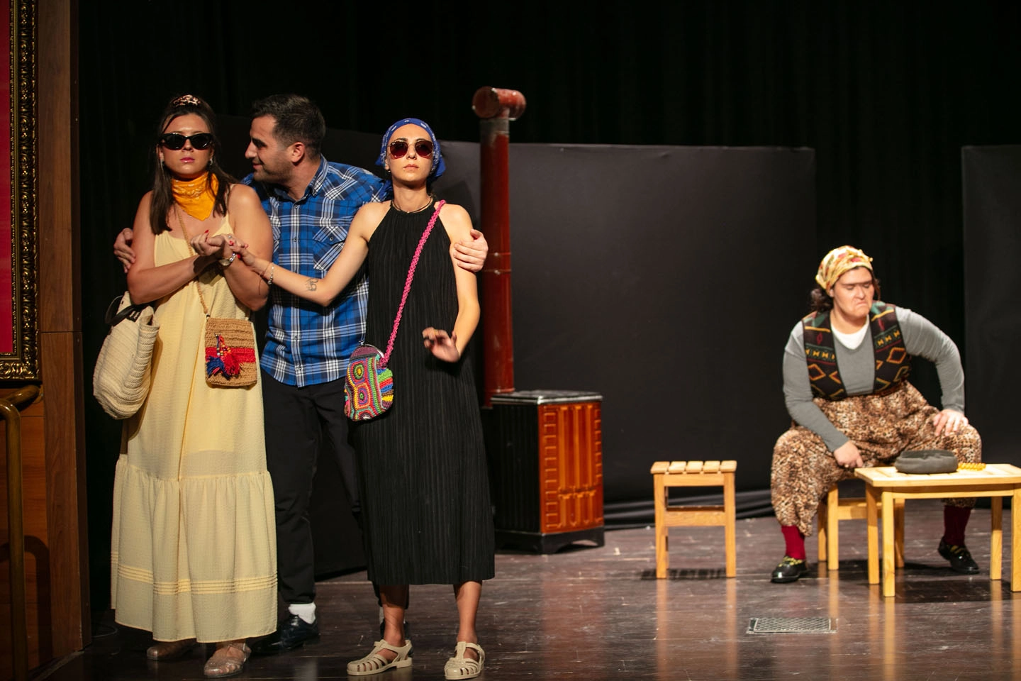 İzmir’de Güzelbahçe Belediyesi, ‘Ben Burada Oldum’ tiyatro oyunu ile Güzelbahçelilere