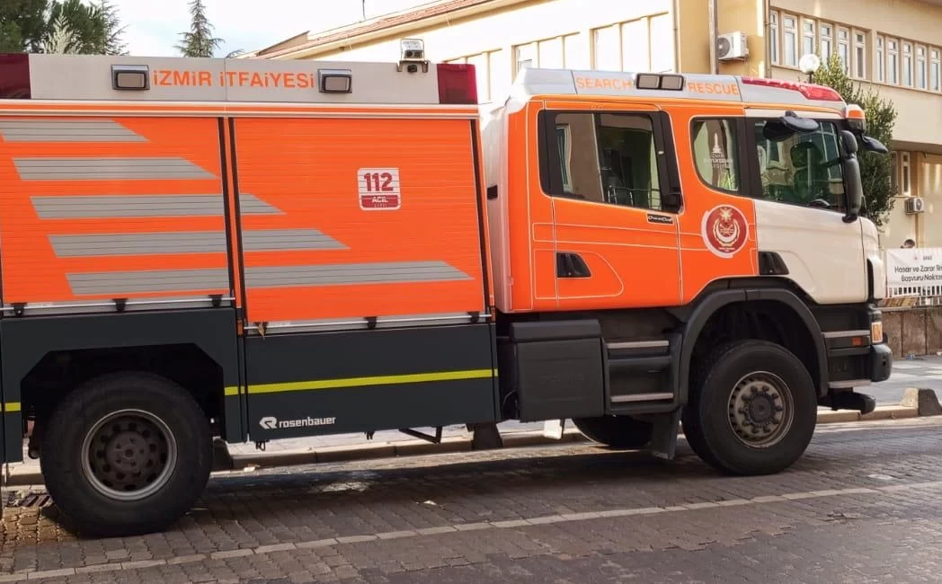 İzmir Büyükşehir Belediyesi ekipleri, dün akşam saatlerinde merkez üssü Balıkesir’in