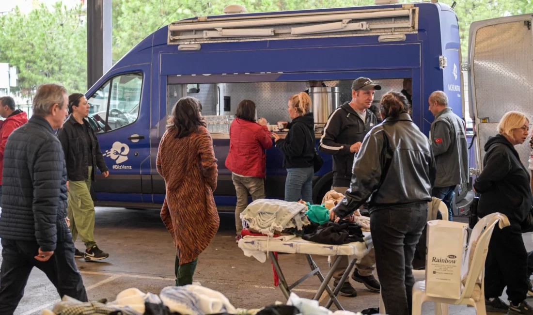 İzmir Büyükşehir Belediye Başkanı Dr. Cemil Tugay’ın Karşıyaka’da temelini attığı
