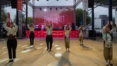 İzmir Büyükşehir Belediyesi’nin Cumhuriyet Bayramı’nın 102’nci yılı için kentin dört