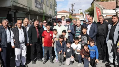 Kayseri Kocasinan Belediye Başkanı Ahmet Çolakbayrakdar, Argıncık Mahallesi’nde vatandaşlarla bir