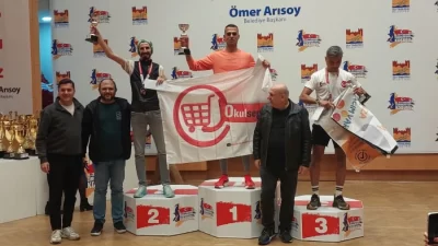 Zeytinburnu’nda bu yıl 16’ncısı düzenlenen Cumhuriyet Koşusu’nda Keşanlı sporcu Alper