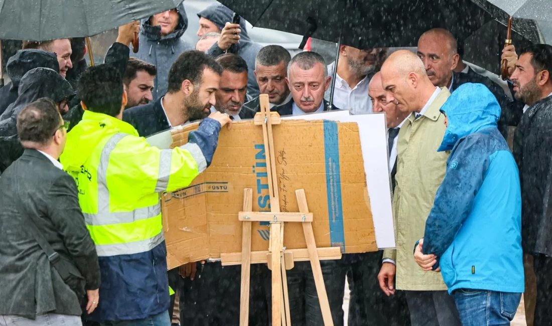 Kocaeli Büyükşehir Belediye Başkanı Tahir Büyükakın’ı sağanak yağmur da durduramadı.