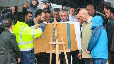 Kocaeli Büyükşehir Belediye Başkanı Tahir Büyükakın’ı sağanak yağmur da durduramadı.