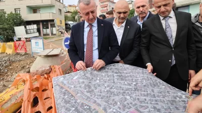 Kocaeli Büyükşehir Belediye Başkanı Tahir Büyükakın, Çayırova’da vatandaşlarla buluşarak ilçede
