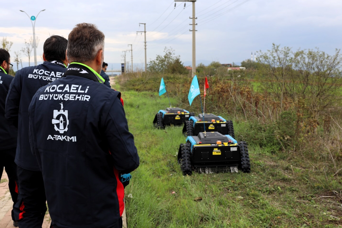 Kocaeli Büyükşehir Belediyesi, kent genelinde ulaşım güvenliğini artırmak ve yol