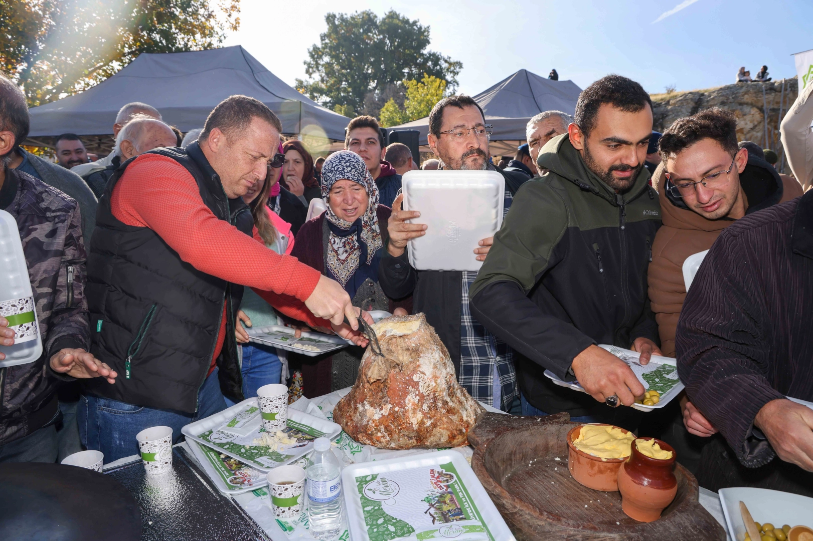 Konya Meram’da Kızılören Mahallesi’nin yüzyıllardır sürdürdüğü “Mağaradan Peynir Çıkarma” geleneğine
