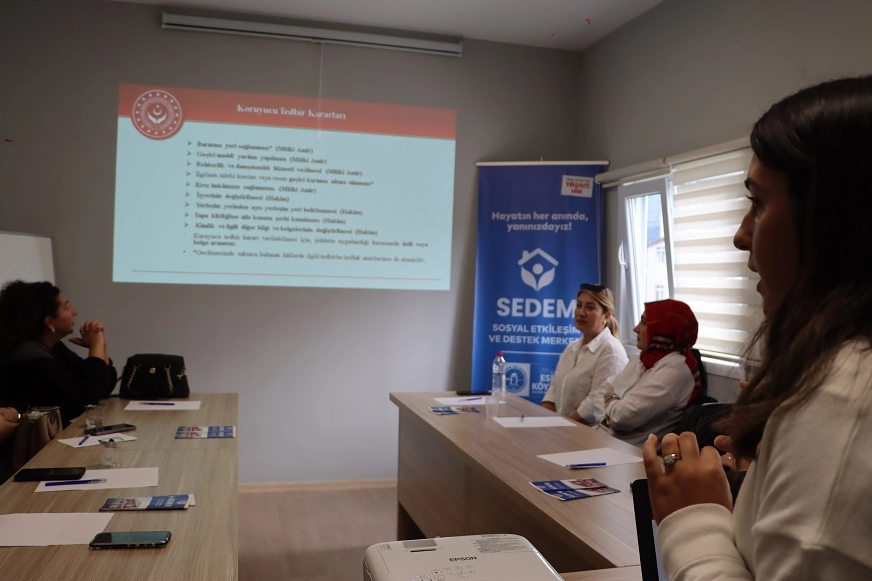 İstanbul’da Maltepe Belediyesi, kadına yönelik şiddetle mücadele için çalışanlarına eğitim