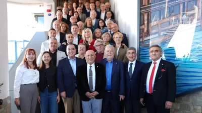 Manisalılar Federasyonu’nun İzmir Üçkuyular Boğaziçi Restoran’da düzenlediği kahvaltı programı, Manisa