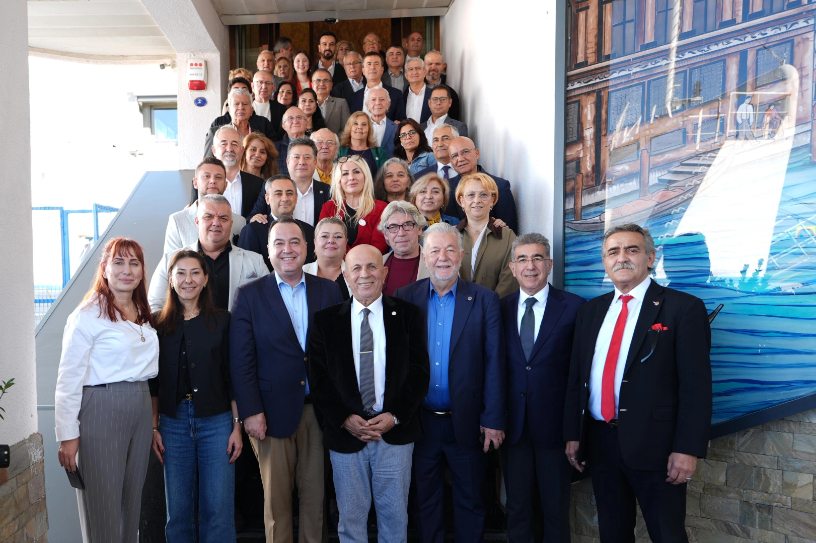 Manisalılar Federasyonu’nun İzmir Üçkuyular Boğaziçi Restoran’da düzenlediği kahvaltı programı, Manisa