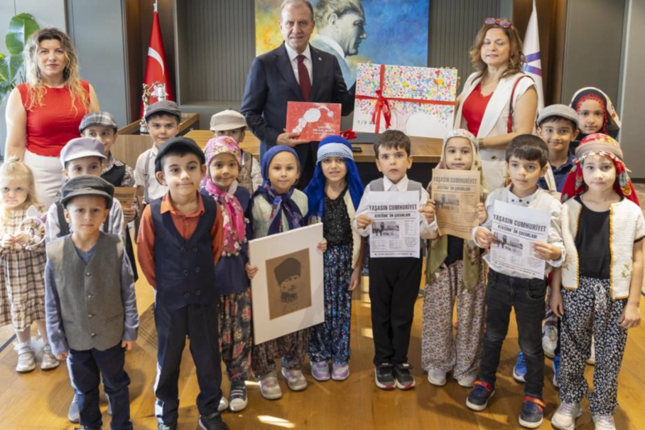 Mersin’de miniklerden Cumhuriyet coşkusu Dr. Kamil Tarhan İlkokulu öğrencileri, Türkiye Belediyeler Birliği (TBB) Başkan