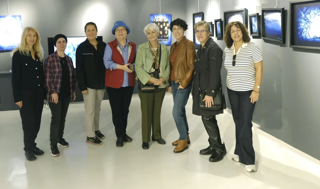 Necla Orhan ‘Sarmal’ Sergisi’nin konuğu oldu Oluşumunun beşinci yılını ‘SARMAL’ adlı sergisiyle taçlandıran ‘BİZ’ Kadın Fotoğraf