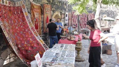 Antika meraklılarını bir araya getiren Nevşehir Antika Pazarı Nevşehir Kalesi’nde