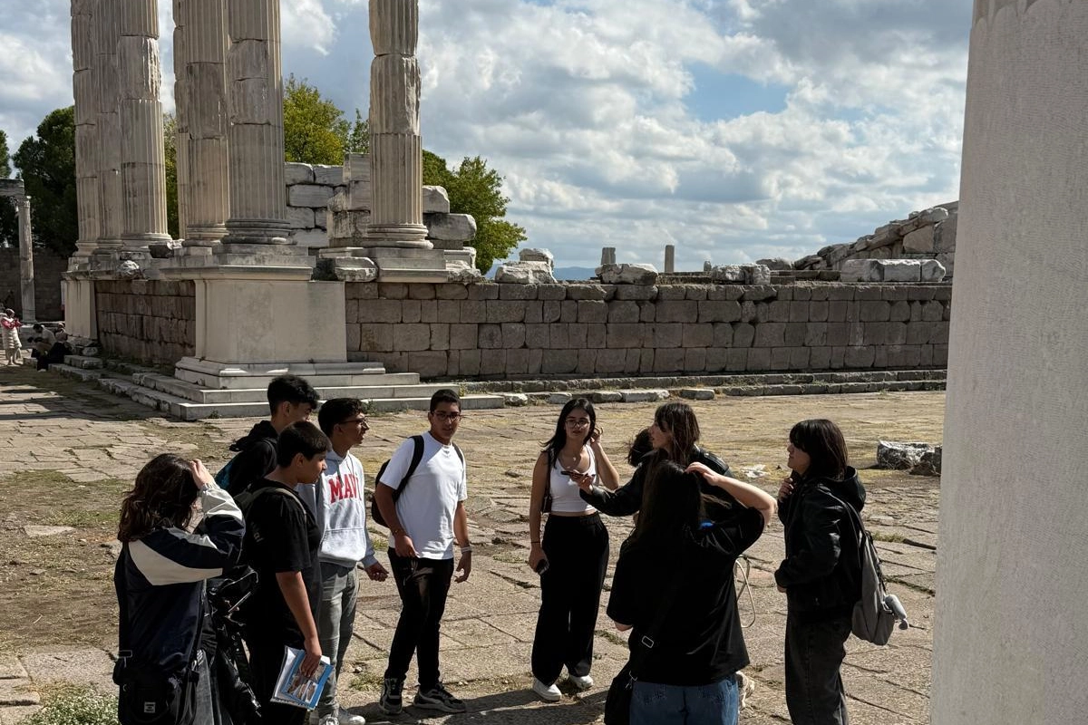 İzmir Büyükşehir Belediyesi bünyesinde kurulan Çiğli Dil Destek Merkezi üyesi