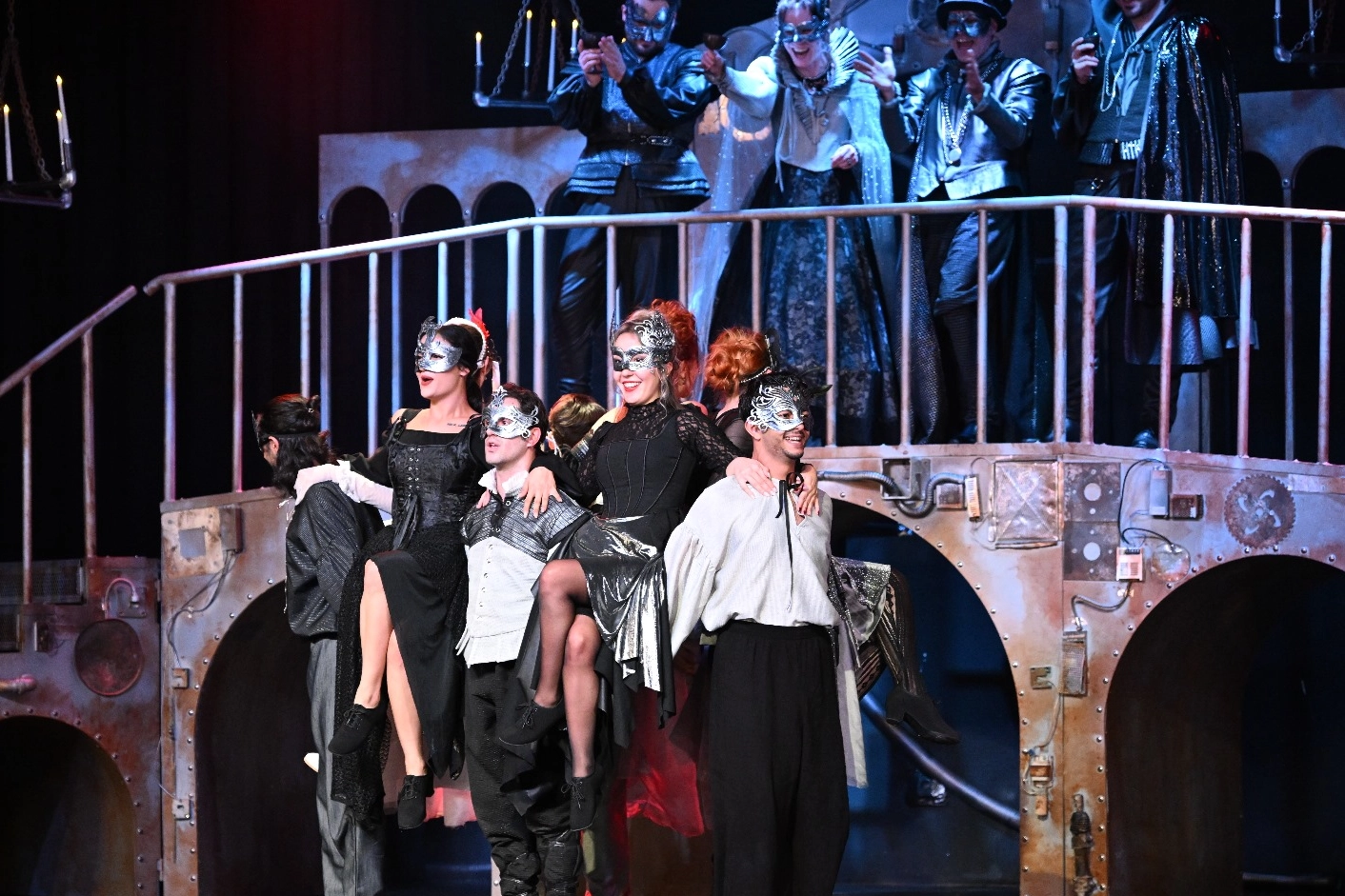 Manisa Büyükşehir Belediyesi Şehir Tiyatrosu, yeni sezonuna dünya edebiyatının en