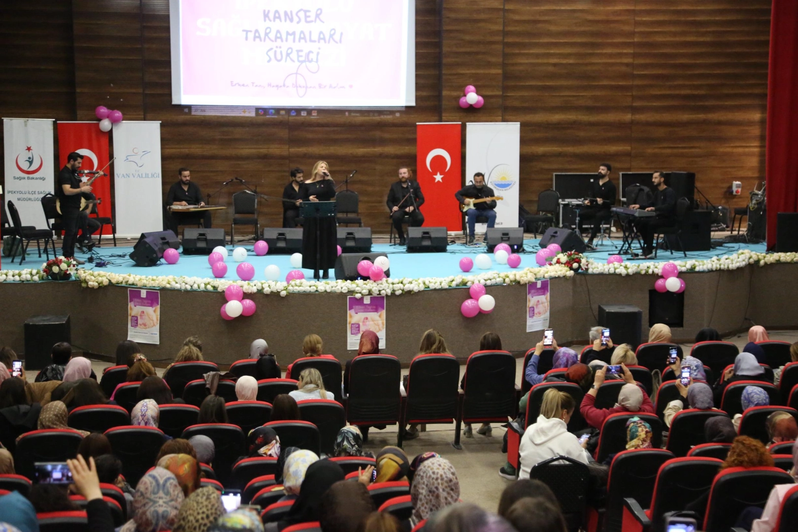 Van Büyükşehir Belediyesi, insan sağlığına dikkat çekmek amacıyla etkinliklerine devam