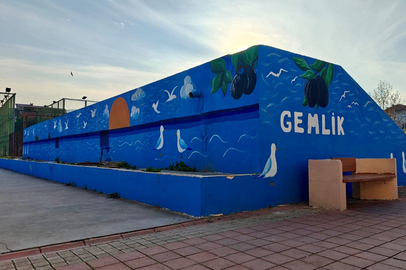 Bursa Gemlik Kent Konseyi tarafından kurulan Sanat Sokakta Çalışma Grubu, gönüllü