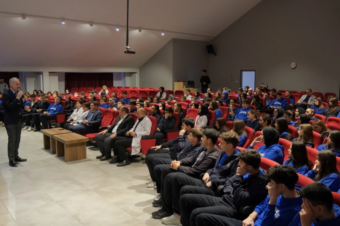 Bursa İnegöl Belediye Başkanı Alper Taban, Genç Bakış buluşmaları kapsamında