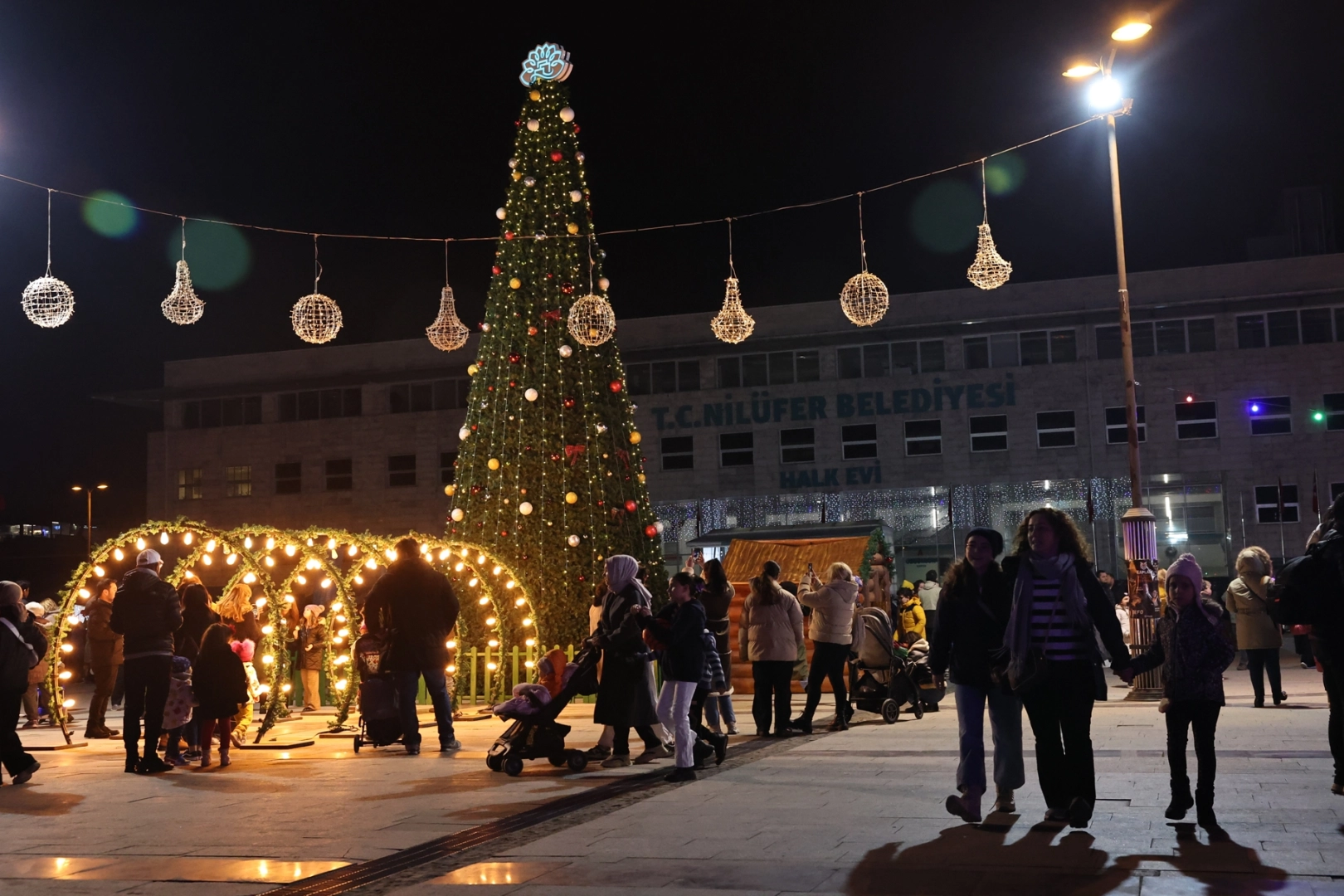 Bursa’da Nilüfer Belediyesi, yeni yılı Cumhuriyet Meydanı’nda kurulacak renkli bir