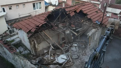 Bursa’da Yıldırım Belediyesi kullanım ömrünü tamamlayan, kent estetiği bakımından olumsuz