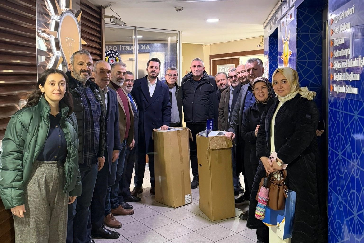 Bursa’da AK Parti Osmangazi İlçe Teşkilatı, stant çalışmaları ve saha